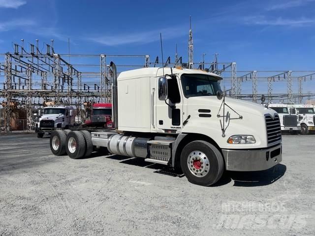 Mack CXU613 Trekkers