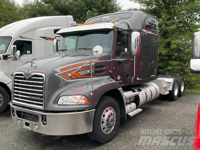 Mack CXU613 Trekkers