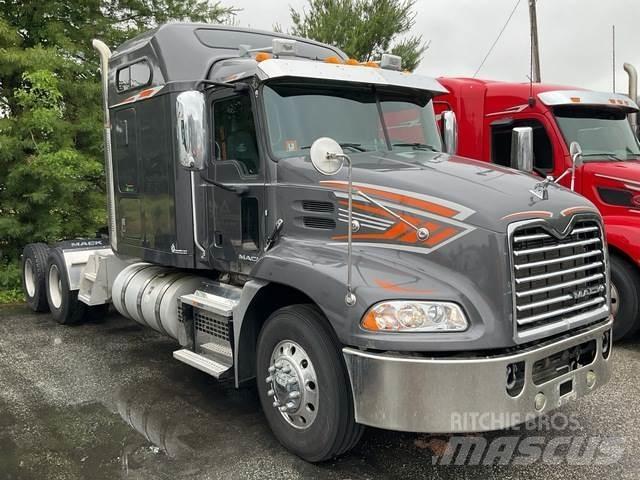 Mack CXU613 Trekkers