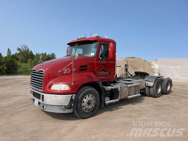 Mack CXU613 Trekkers