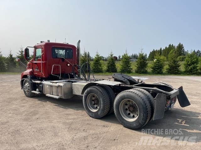 Mack CXU613 Trekkers