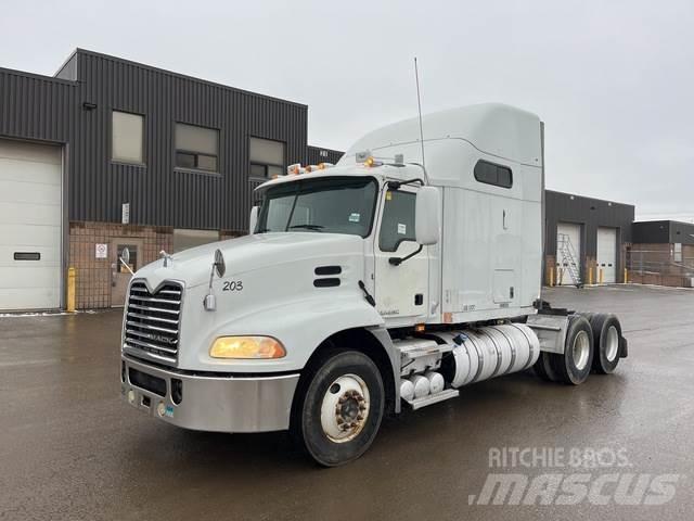 Mack CXU613 Trekkers