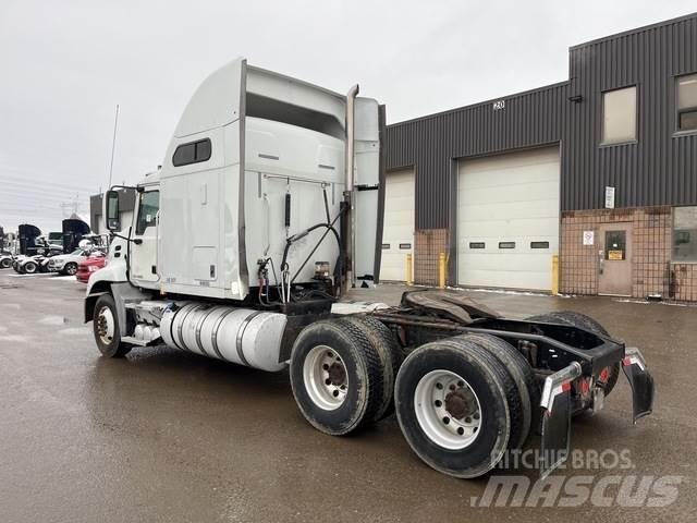 Mack CXU613 Trekkers