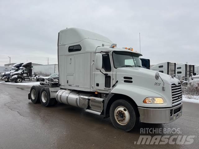 Mack CXU613 Trekkers
