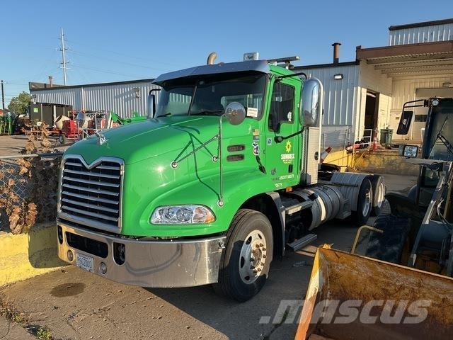 Mack CXU613 Trekkers