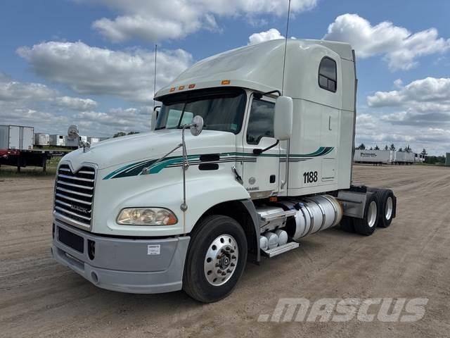 Mack CXU613 Trekkers