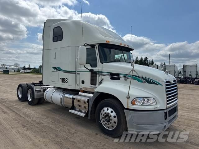 Mack CXU613 Trekkers