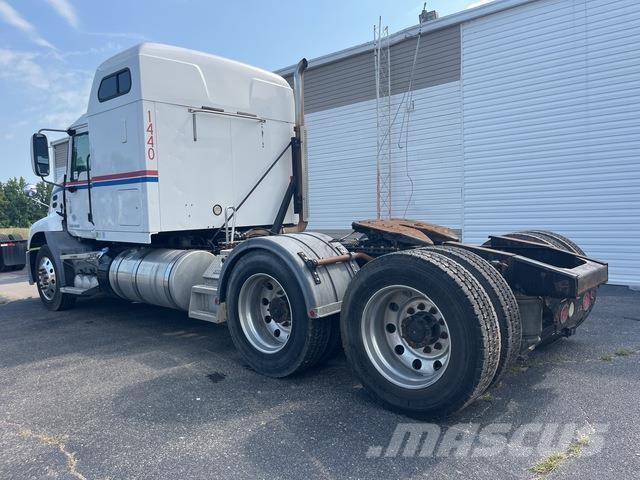 Mack CXU613 Trekkers