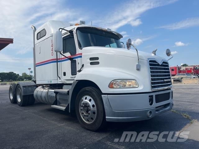 Mack CXU613 Trekkers