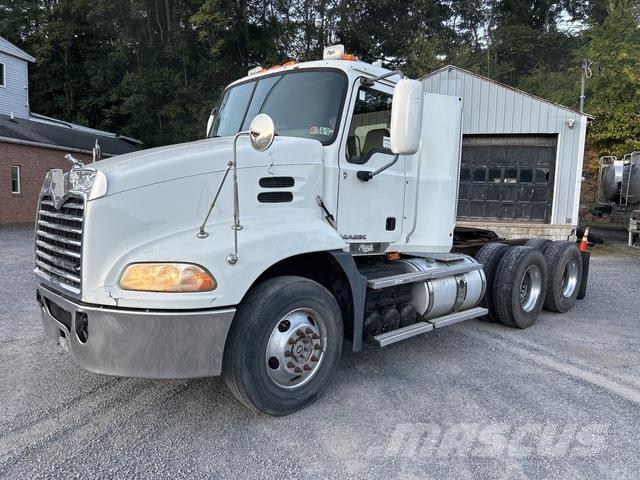 Mack CXU613 Trekkers