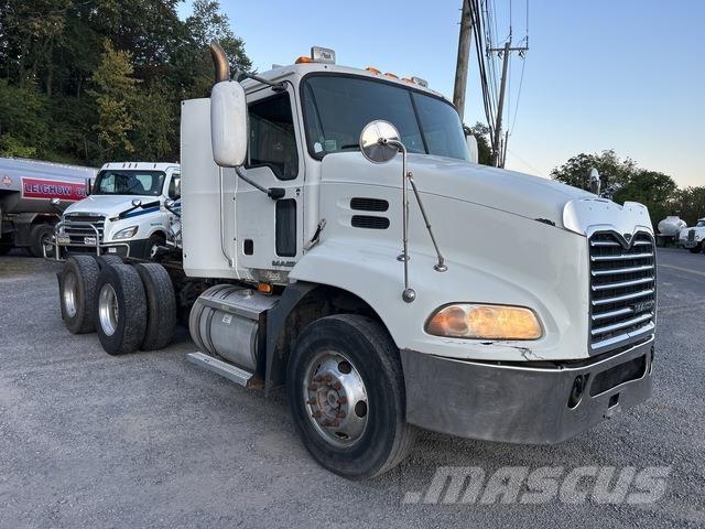 Mack CXU613 Trekkers