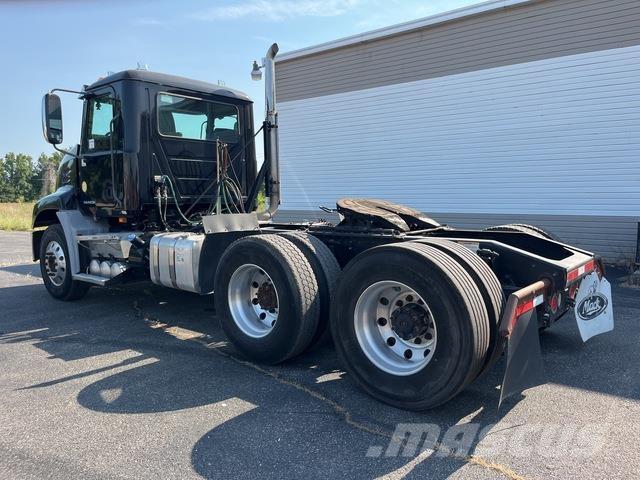 Mack CXU613 Trekkers