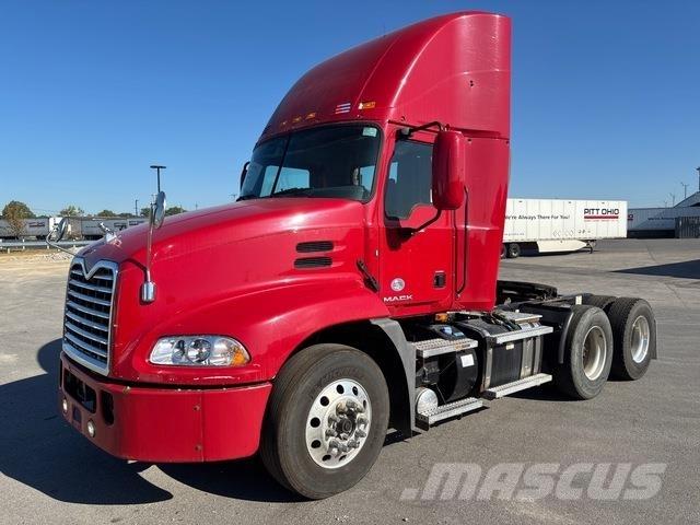 Mack CXU613 Trekkers