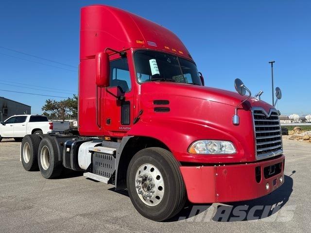 Mack CXU613 Trekkers