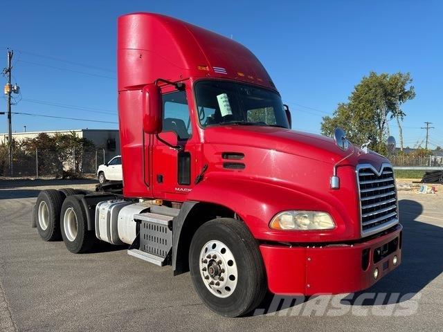 Mack CXU613 Trekkers