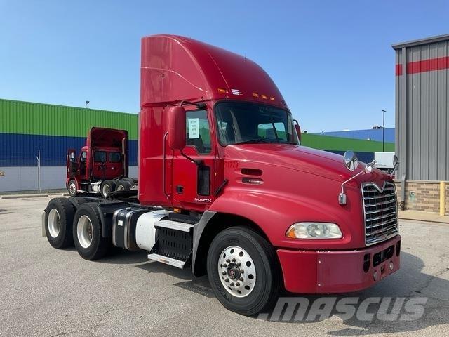 Mack CXU613 Trekkers