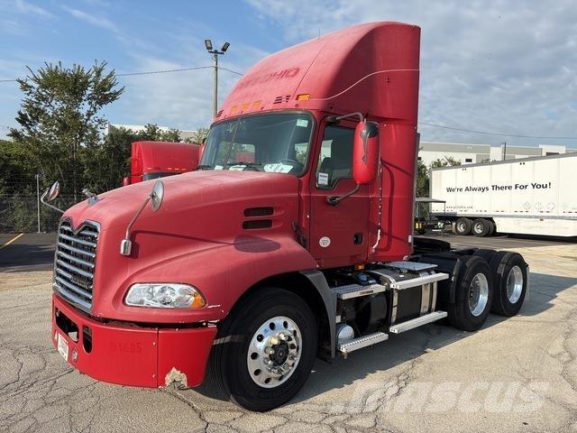 Mack CXU613 Trekkers
