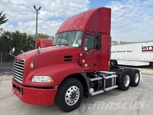 Mack CXU613 Trekkers