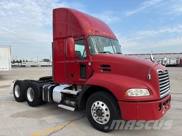 Mack CXU613 Trekkers