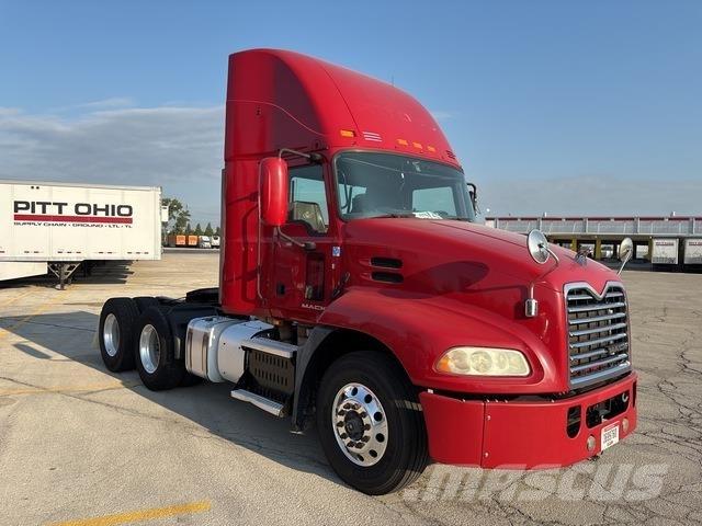 Mack CXU613 Trekkers