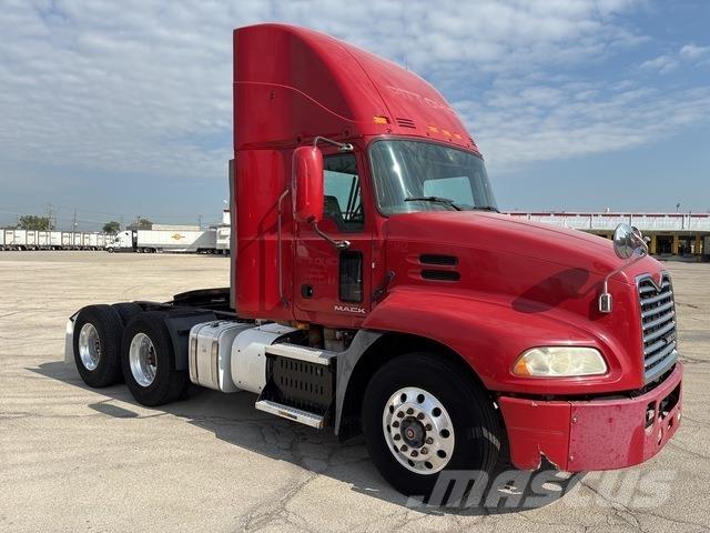 Mack CXU613 Trekkers