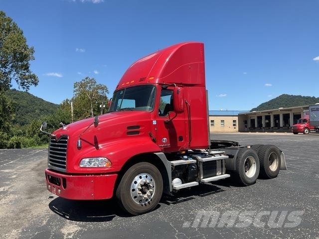 Mack CXU613 Trekkers