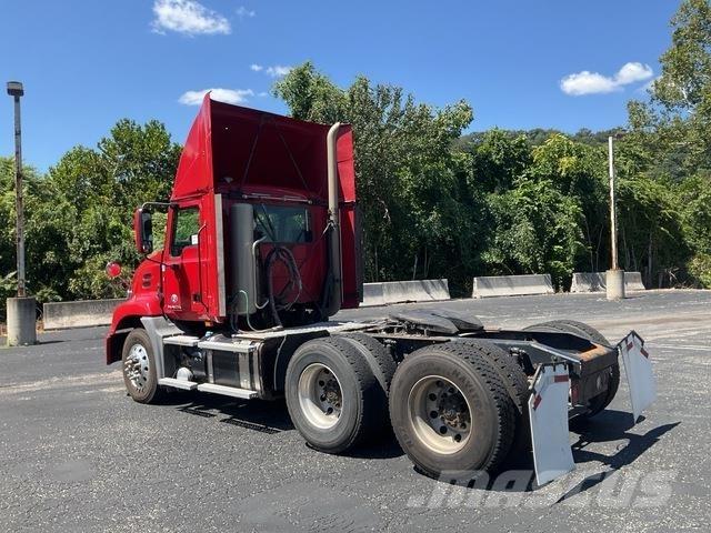 Mack CXU613 Trekkers