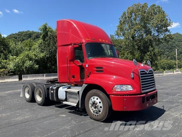Mack CXU613 Trekkers