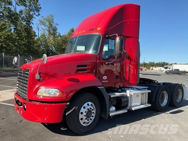 Mack CXU613 Trekkers