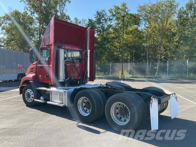 Mack CXU613 Trekkers