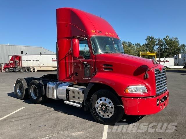 Mack CXU613 Trekkers