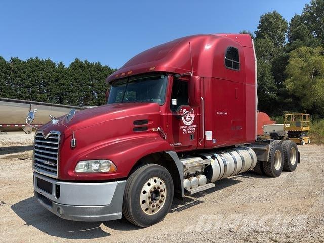 Mack CXU613 Trekkers