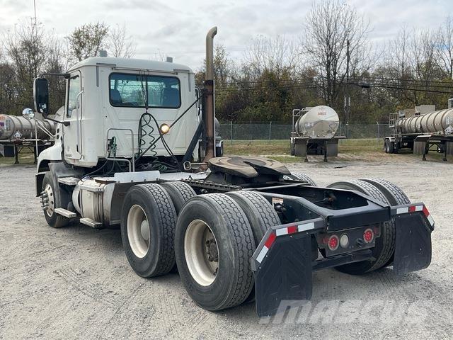 Mack CXU613 Trekkers