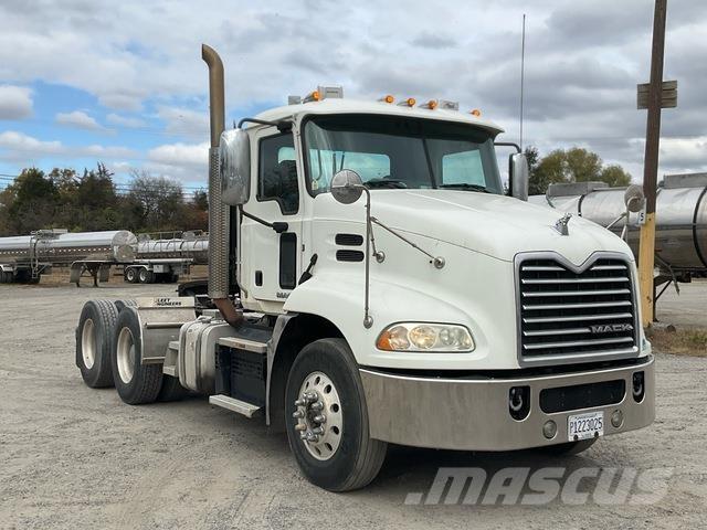 Mack CXU613 Trekkers