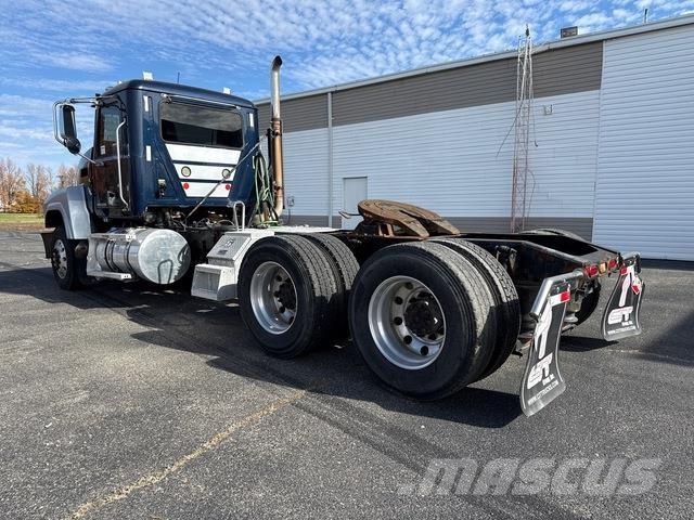 Mack CXU613 Trekkers