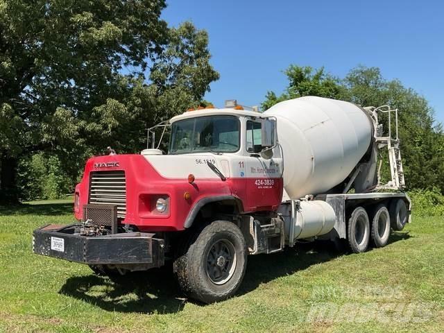 Mack DM690S Anders