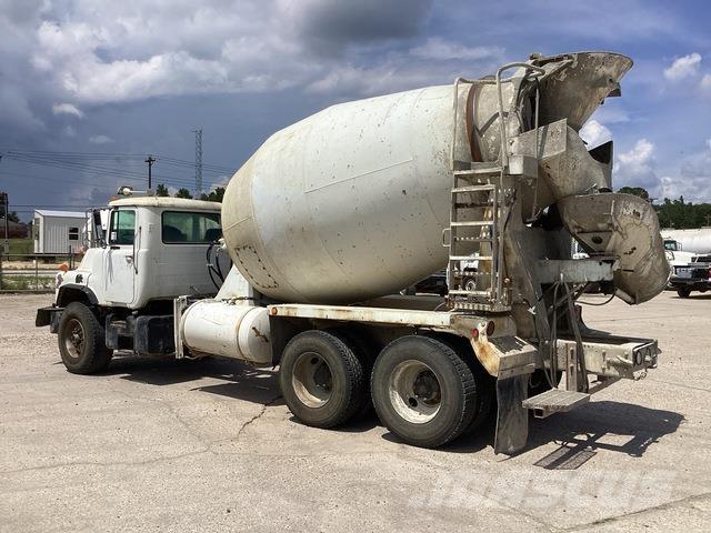 Mack DM690S Anders