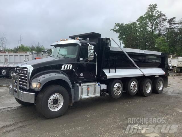 Mack GR64F Kipper