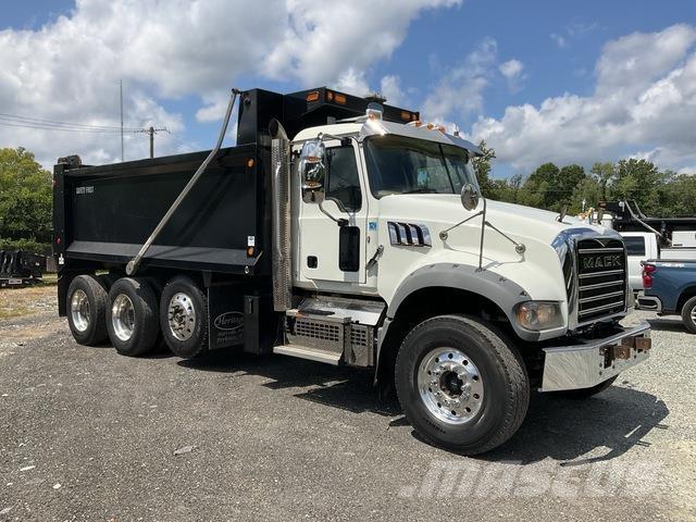 Mack GR64F Kipper