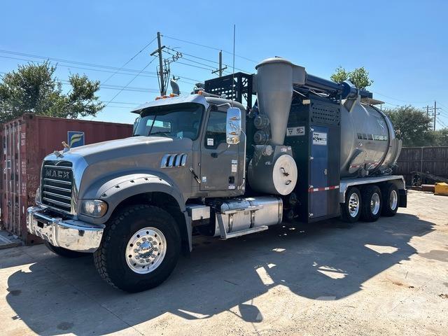 Mack Granite Rupsgraafmachines