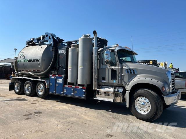 Mack Granite Rupsgraafmachines