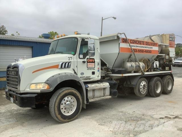 Mack Granite Betonmixers en pompen