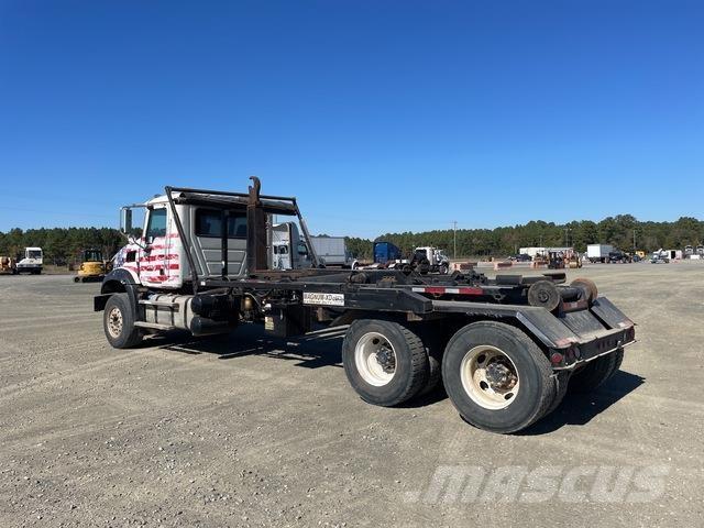 Mack GU533 Vrachtwagen met containersysteem