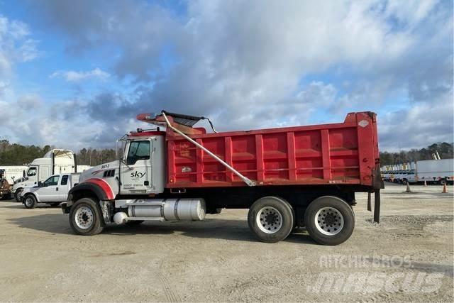 Mack GU713 Kipper