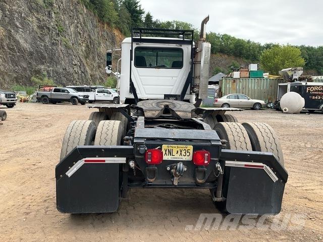 Mack GU713 Trekkers