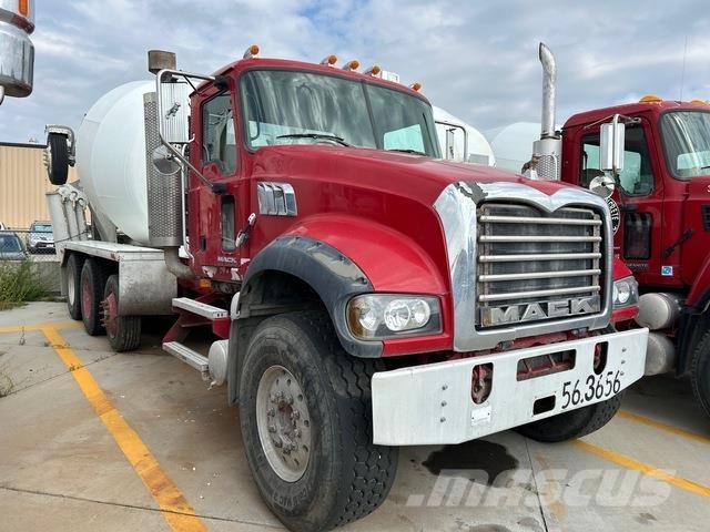 Mack GU713 Anders