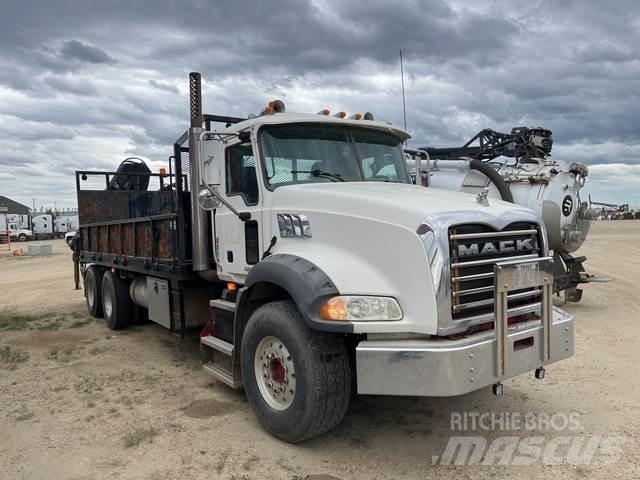 Mack GU813 Platte bakwagens