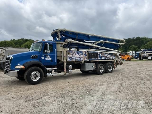 Mack GU813 Betonpomptrucks