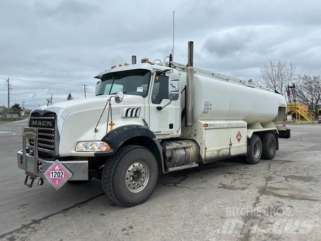 Mack GU813 Tankwagen