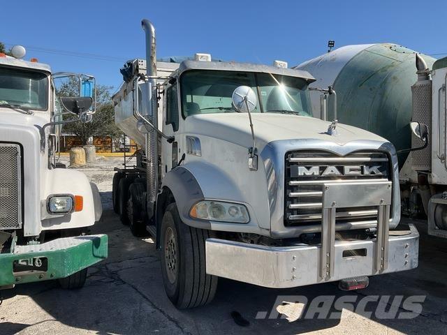 Mack GU813 Betonmixers en pompen